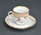 Porcelāna tasīte ar apakštasīti bez zīmoga. Eiropa. 5,5 cm, apakštasītei 11,5 cm
