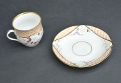 Porcelāna tasīte ar apakštasīti bez zīmoga. Eiropa. 5,5 cm, apakštasītei 11,5 cm