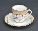 Porcelāna tasīte ar apakštasīti bez zīmoga. Eiropa. 5,5 cm, apakštasītei 11,5 cm