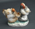 Porcelāna tintnīca Lācēni un medus. LFZ. PSRS. Autors E. Čarušins. 12x16 cm