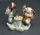 Porcelāna tintnīca Lācēni un medus. LFZ. PSRS. Autors E. Čarušins. 12x16 cm