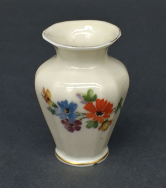 Jessen vase. 7 cm. With defect