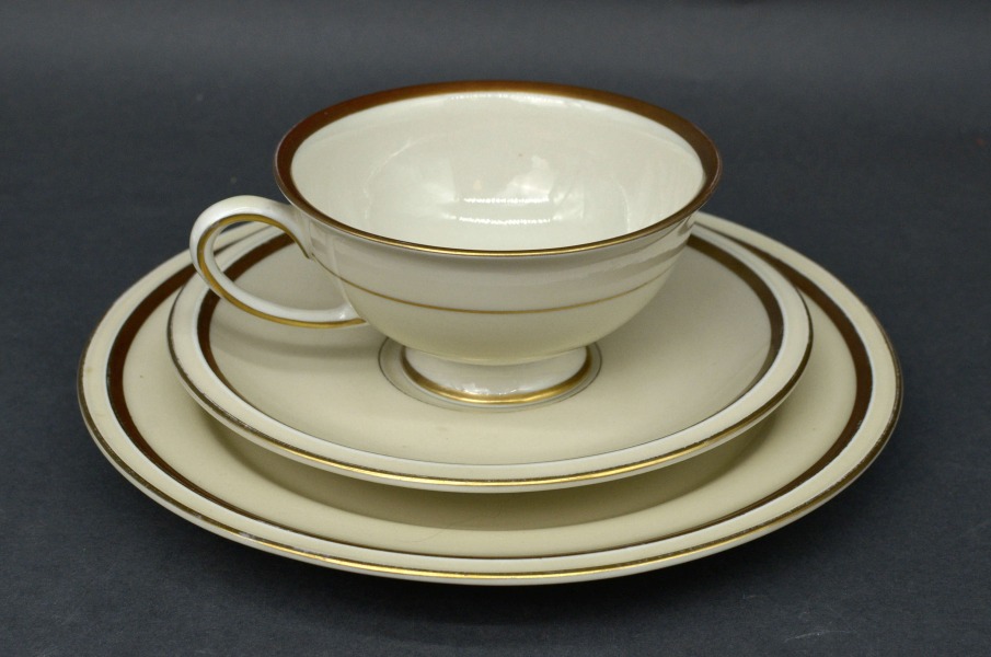 Kuznetsov trio. Ivory porcelain. 5.5 cm, 15.5 cm, 19.5 cm