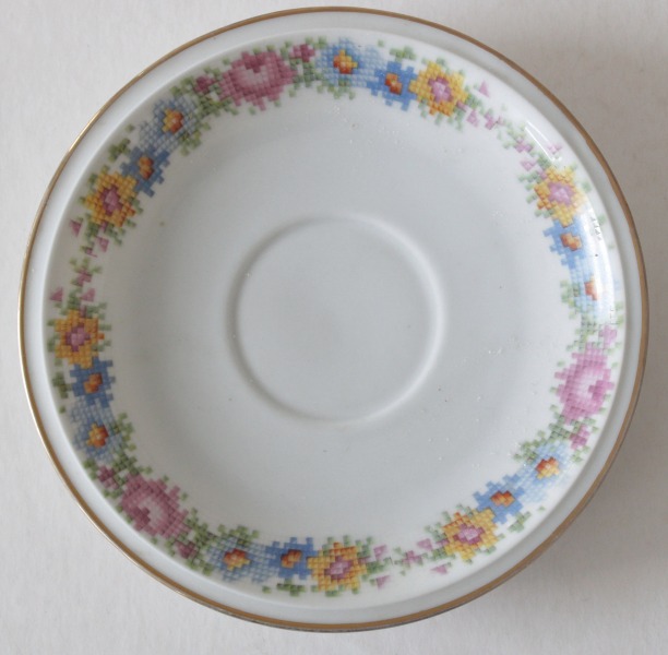 Kuznetsov - Karls Spunde porcelain plate with flowers D 15.5 cm