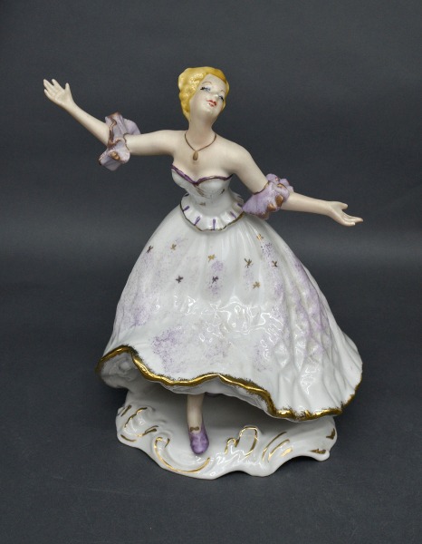 Porcelain figurine Dancer. Wahlendorf, Germany. H 25 cm.