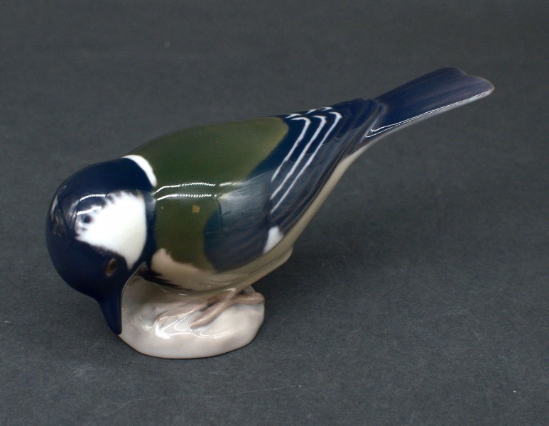 Porcelain bird, gray. 5.5 cm