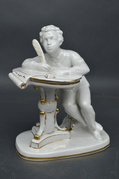 Porcelain Writing young man. 1950s. H14 cm. Restored feather.