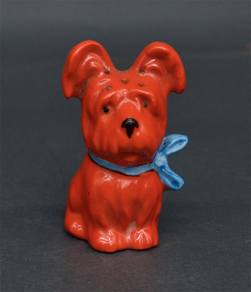 Porcelain salt shaker Dog. Germany.