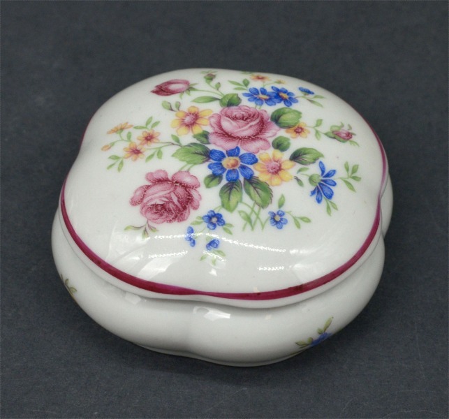 Porcelain dish with lid. Riga Ceramics Factory. 7x3.5 cm