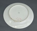 Porcelāna šķīvis pēc Romana Sutas meta