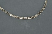 Sudraba ķēdīte ar grieķu motīvu. 925 prove (830 proves birojs). 44 cm. 20,53 g.