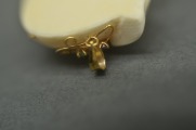 Кулон из кости с золотой отделкой и искусственными камнями. 2,8x2,4x0,5 cм