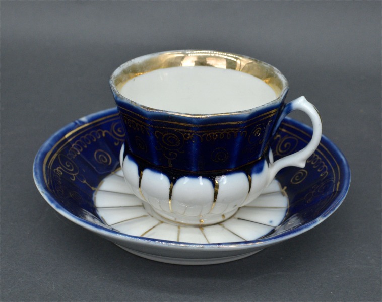 Кузнецов, Россия фарфоровая чашка и блюдце. . 8 см, 15 см