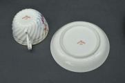 Kuzņecovs Krievija tējas tasīte ar apakštasīti. Roku gleznojums, zeltījums. 9 cm, 14 cm. 