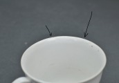 Kuzņecovs Krievijas impērija. Bērnu tasīte ar gleznotām meža zemenēm. 8,5 cm. Ar defektiem