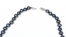 Black pearl necklace. Vintage. Length 44 cm.