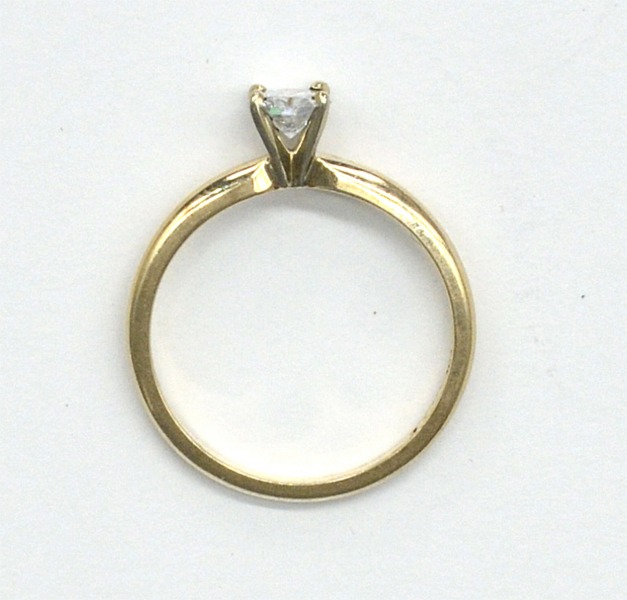 Saderināšanās gredzens ar briljantu. Zelts 14 k. Izmērs 18 mm. Svars 1,97 g
