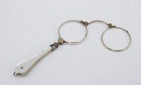 Lorgnette. 14k gold. Mother-of-pearl handle, gold-plated. 4.5x12 cm