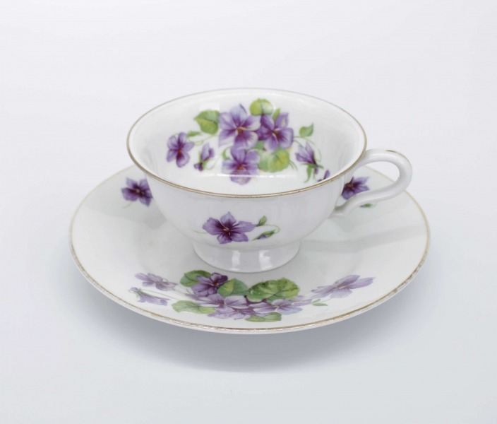 M.S. Kuznetsov Factory, Riga (Latvia) – tea cup with saucer. Porcelain, decal. D 10 cm and 16 cm