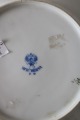 M. S. Kuzņecovs - porcelāna šķīvis ar plūmēm D 19,5 cm, ar defektu