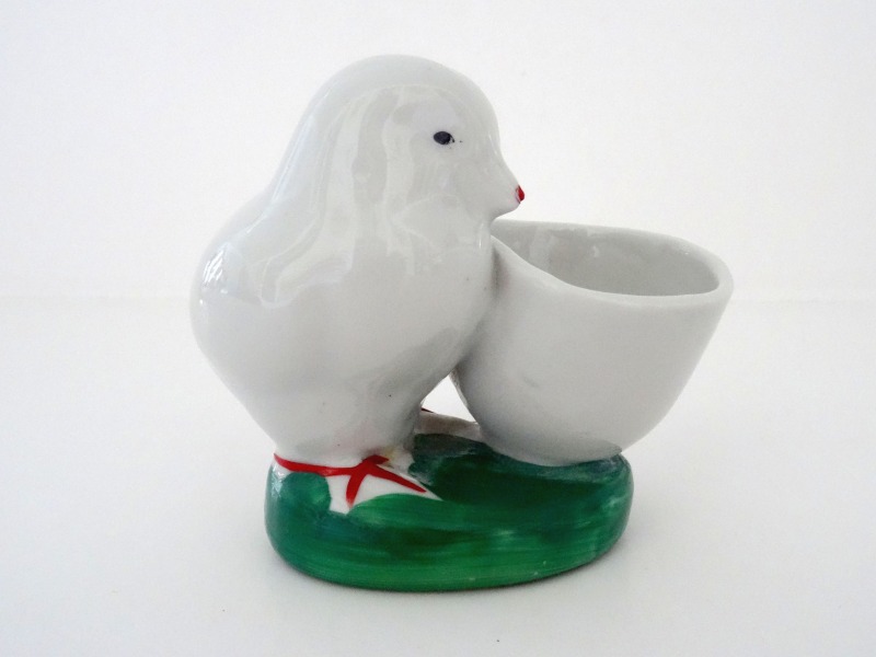 Salt cellar with a bird. Porcelain, 8x9 cm