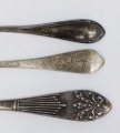 Sudraba galda piederumi 3 gab. 875. Svars 42,81 g. 11,5 cm,. 11,7 cm un 13,7 cm. Tējkarotei lietošan