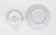 Tasīte ar apakštasi. Kuzņecova fabrika P.B. Porcelāns, dekols. d=7,5 cm, 11 cm