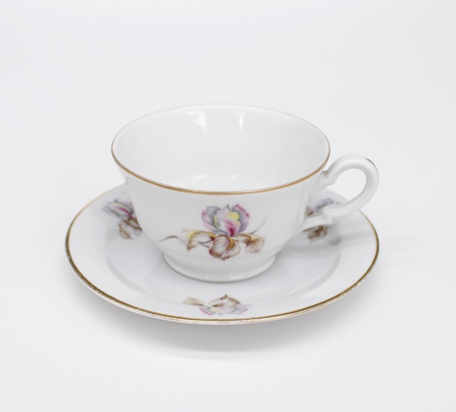 Tasīte ar apakštasi. Kuzņecova fabrika P.B. Porcelāns, dekols. d=7,5 cm, 11 cm