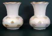 Vases with flowers on pearlescent - pair