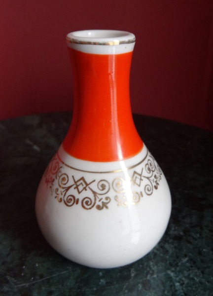 PFF Riga - Vase. Porcelain, h 8 cm