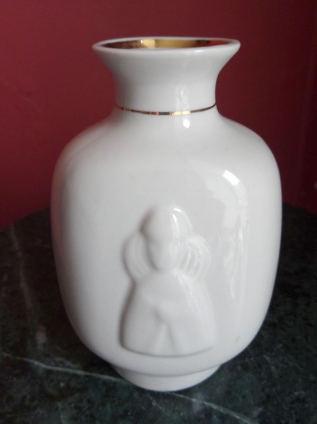 RPR Riga - Vase. Porcelain, gilding, 1970s, h 12 cm