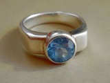 Silver ring with zircon. 925 standard