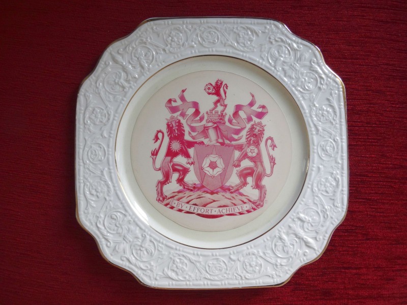 Crown Devon - Šķīvis. Anglija, d 24 cm