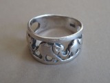 Ring with 3 elephants 4.40 g.
