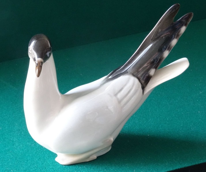 LFZ - Seagull. Porcelain,  h 13.5 cm