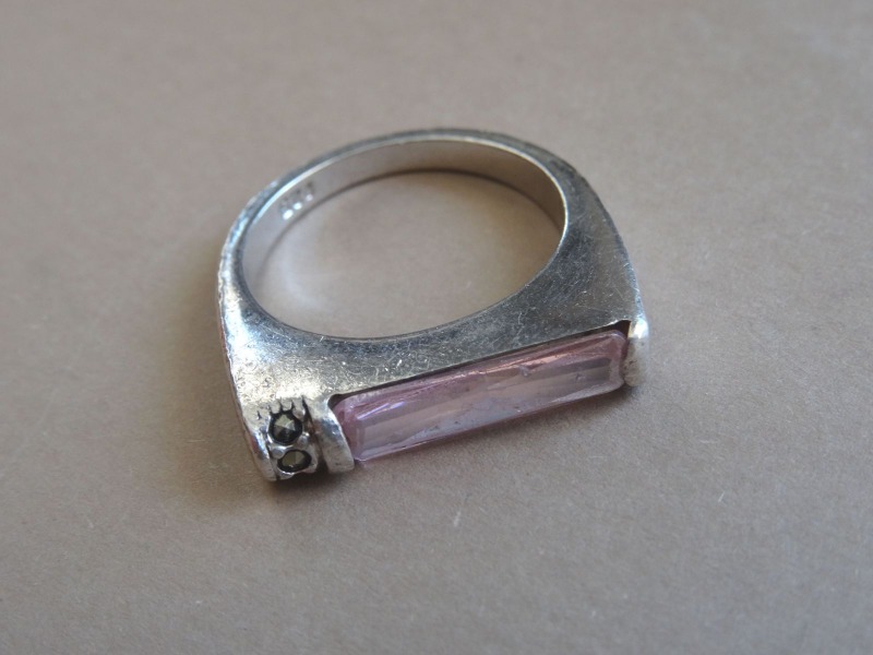 Silver ring with pink quartz 4.50 g.