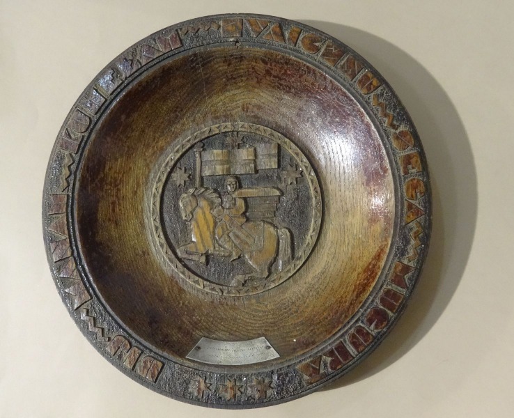 Wooden plate 1943, d 28 cm