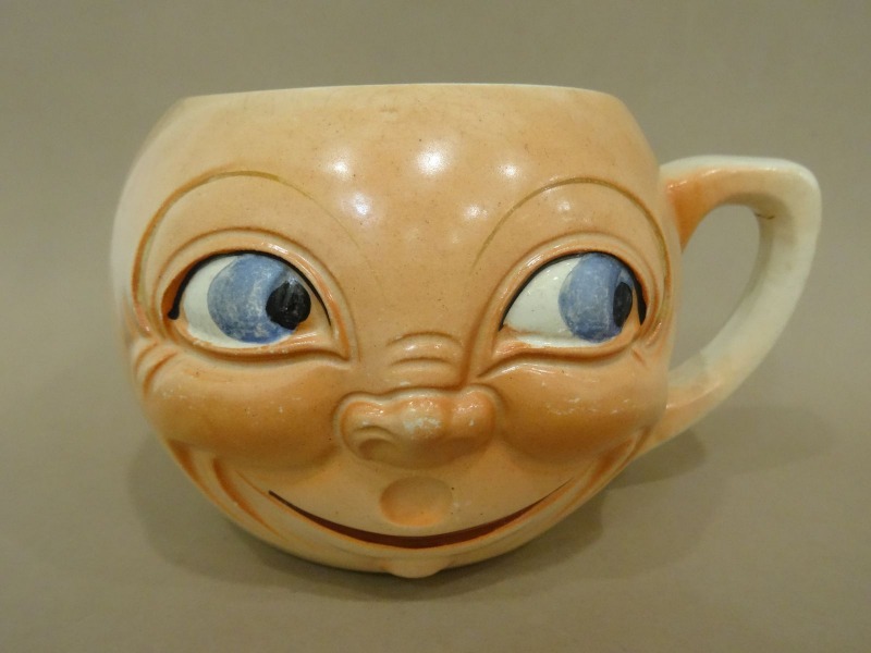M.S. Kuznetsov - Mug. Faience, h 9.5 cm, d 12 cm