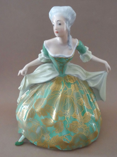 Rosenthal - Dāma balles kleitā. Porcelāns, h 18 cm