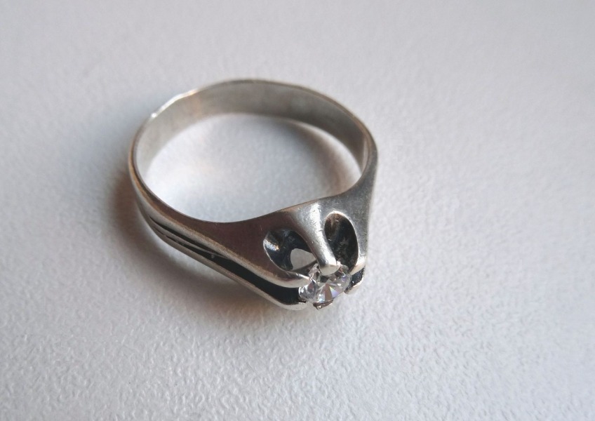 Silver ring with moissanit, size 18 mm