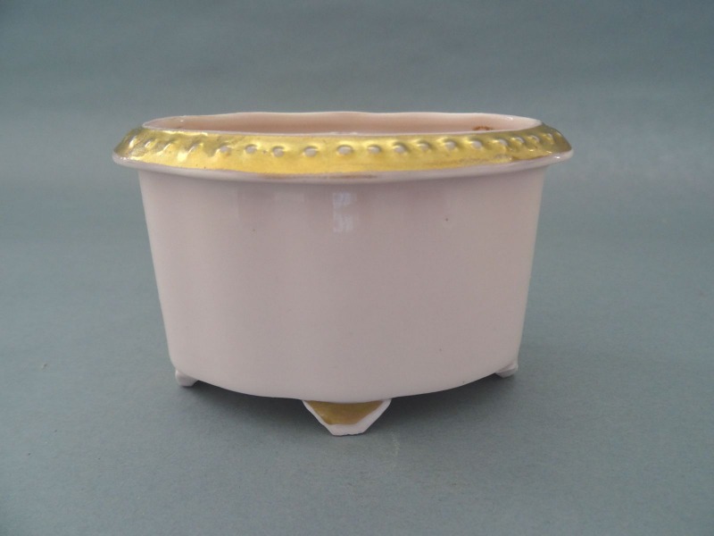 Kuzņecovs - Cigarēšu turetājs, rozā porcelāna masa, 5,5 x 8 cm