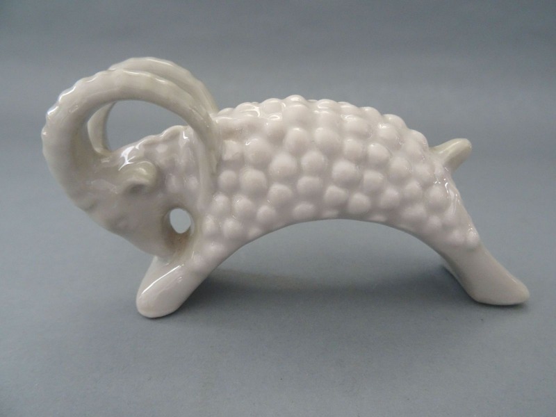 RPR - Goat. Porcelain, h 5cm; L 10 cm