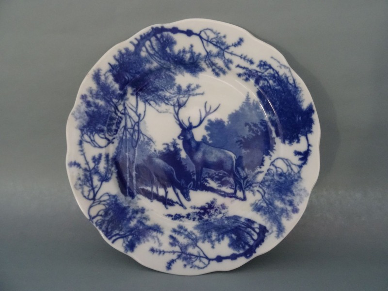 Dulevo - Plate with deer. Porcelain, d 24 cm
