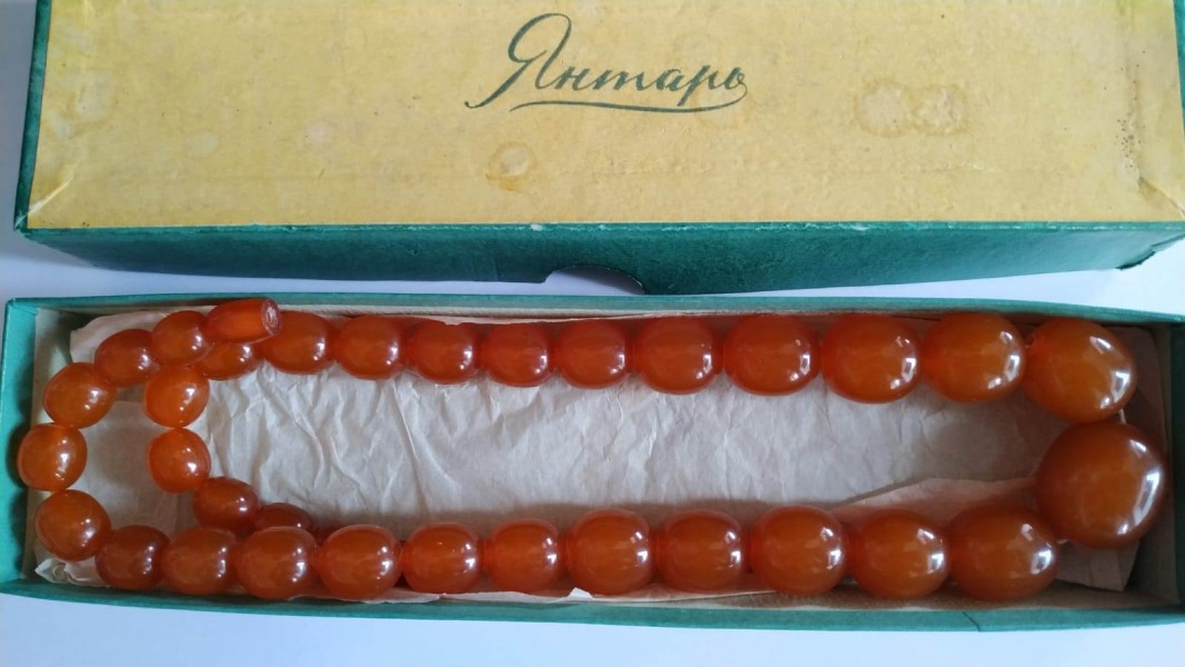 Amber beads 85 grams Kaliningrad Combine 1950s, length 60 cm