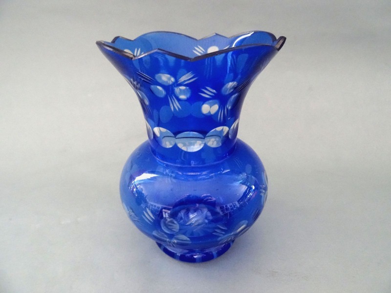 Iļģuciema stikla fabrika - Zila slīpēta stikla vāze h 14 cm