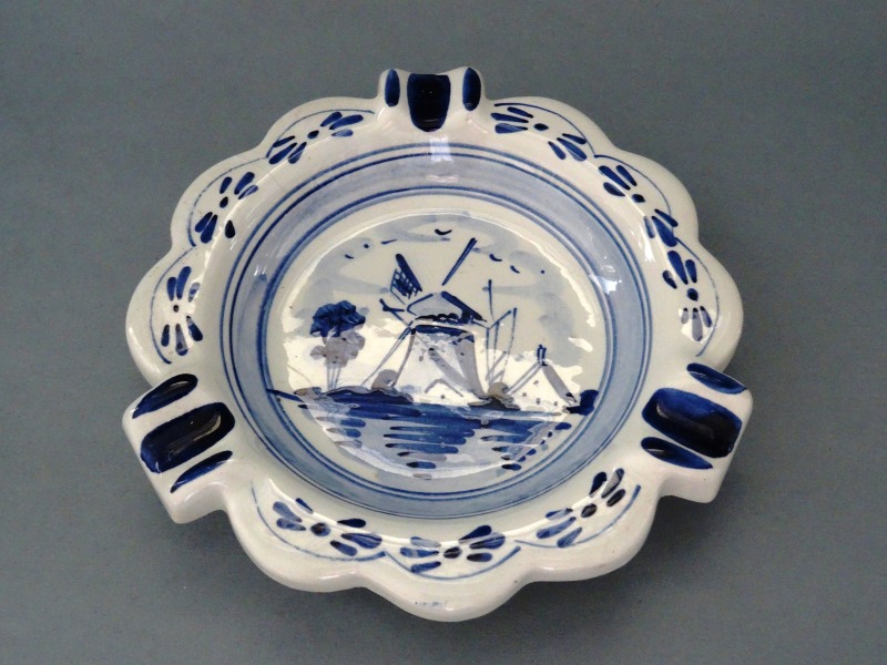 Pelnutrauks Delfi, porcelāns, d 14 cm