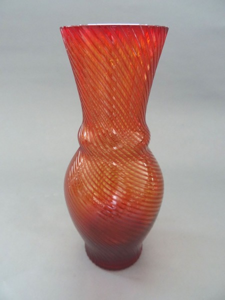 Sarkana stikla vāze, h 25 cm