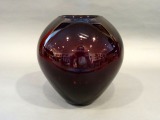 Стеклянная ваза тёмно-фиолетового цвета, h 16 см, d 14,5 см