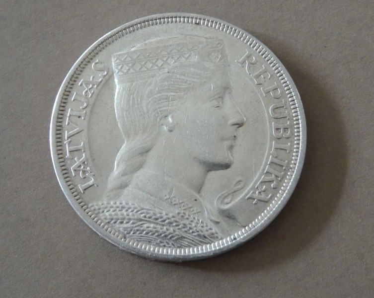 5 Lati 1932