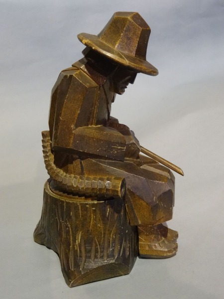 Koka figūra ar slēpni 1930tie gadi, h 20 cm
